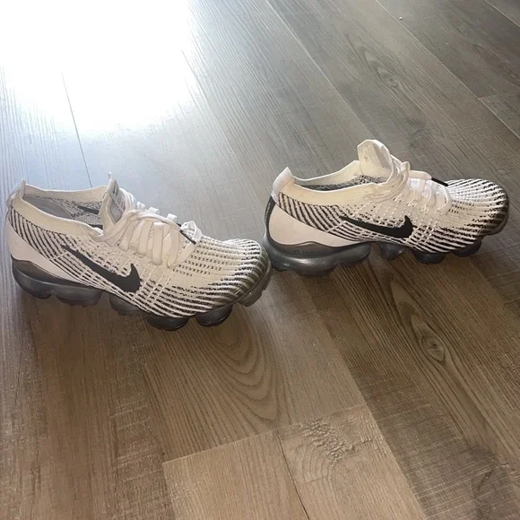 UNISEX Nike VaporMax 9 women’s GREAT CONDITION Amazon.com | Nike Womens Nike Air Vapormax Plus Women main image 4